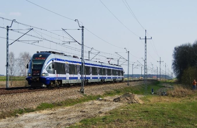 Zespoły trakcyjne ED74 przewiozą pasażerów z Warszawy na radomskie lotnisko?