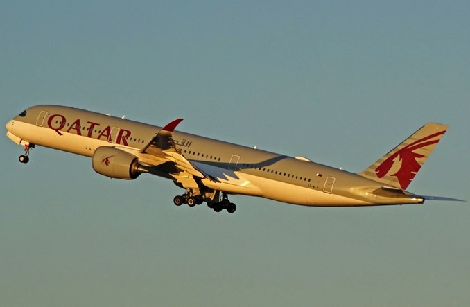 Grecja: 12 pasażerów lotu do Aten zarażonych wirusem COVID-19