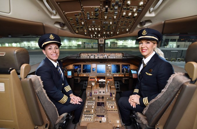 Przybywa kobiet za sterami samolotów. Pandemia może ten wzrost spowolnić