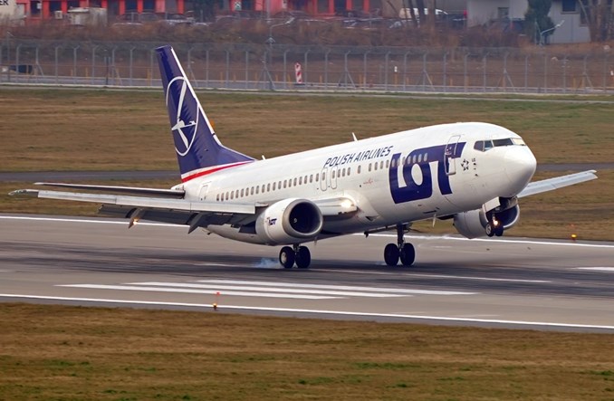 LOT w oczekiwaniu na pomoc. Samoloty z żurawiem nie znikną z polskiego nieba