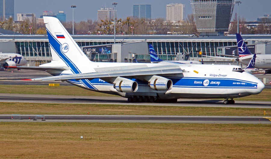 An-124 Wołga-Dniepr dalej uziemiony w Toronto An-124 Wołga-Dniepr dalej uziemiony w Toronto