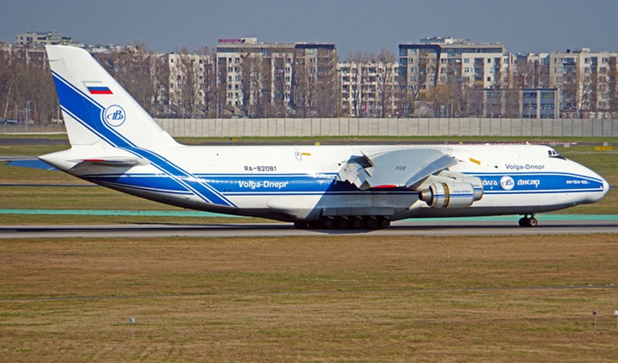 An-124 Rusłan linii Volga-Dnepr zatrzymany w Toronto