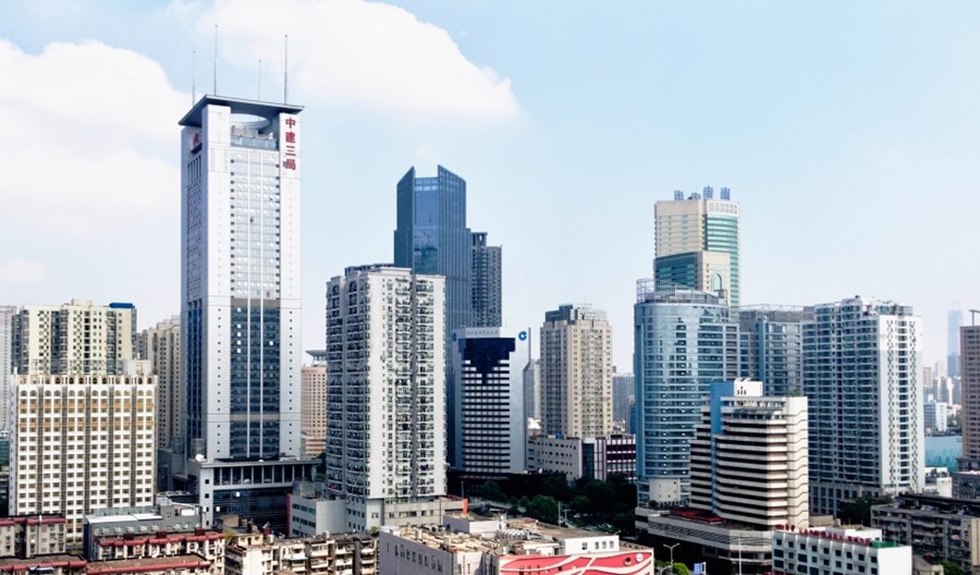 Chiny przywracają operacje na lotnisku w Wuhan i zawieszają blokadę komunikacyjną miasta Chiny przywracają operacje na lotnisku w Wuhan i zawieszają blokadę komunikacyjną miasta