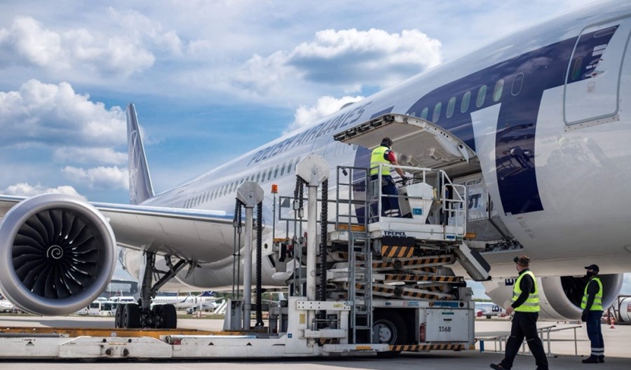 Dr hab. Kozuba: Lokalizacja lotnisk pomaga działalności cargo Dr hab. Kozuba: Lokalizacja lotnisk pomaga działalności cargo