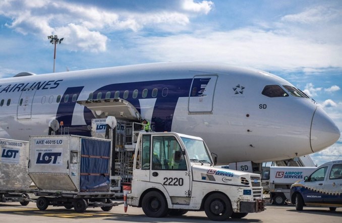 PLL LOT dostarczyły koncentratory tlenu do Indii