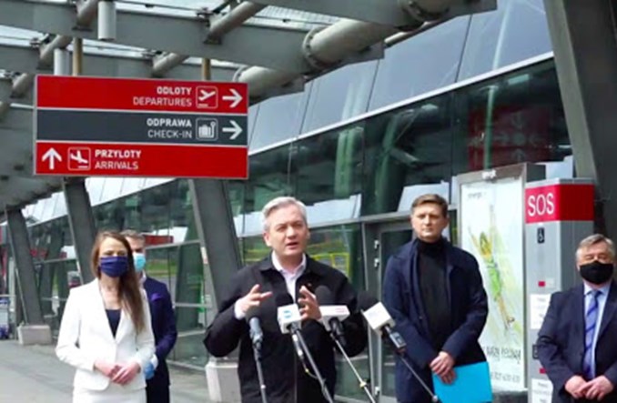 Biedroń apeluje o wsparcie dla Modlina. „Budowa CPK powinna zostać wstrzymana”