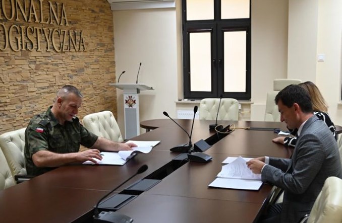 Spółka Lotos Kolej będzie transportować paliwo lotnicze dla wojska