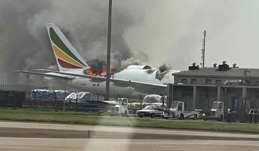 Pożar frachtowca Ethiopian Airlines. Samolot stanął w ogniu Pożar frachtowca Ethiopian Airlines. Samolot stanął w ogniu