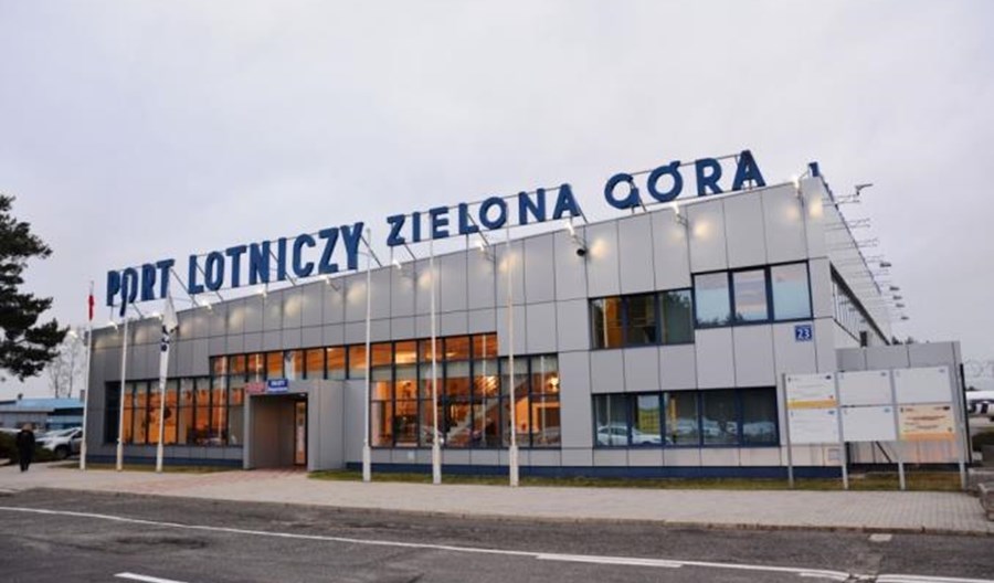 Korekty godzin lotów na trasie Zielona Góra – Warszawa Korekty godzin lotów na trasie Zielona Góra – Warszawa