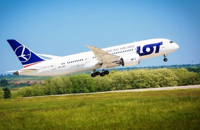 LOT rozwija ofertę dla pasażerów. Ponad 1000 tytułów e-prasy 