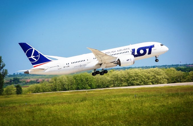 LOT znosi opłaty za zmiany w rezerwacji biletów na wszystkich połączeniach