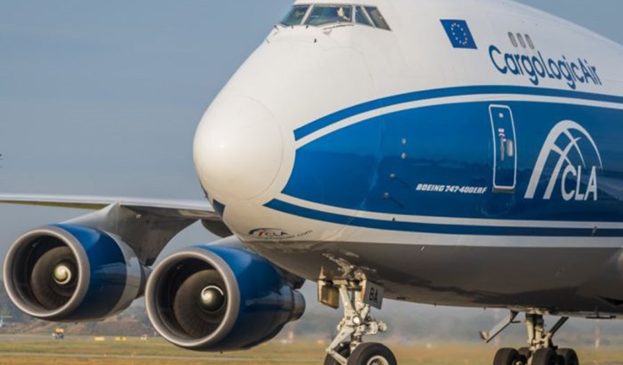 B747 z potężną dostawą sprzętu medycznego wylądował w Katowicach B747 z potężną dostawą sprzętu medycznego wylądował w Katowicach