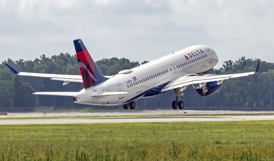 Airbus dostarczył pierwszego A220 z amerykańskiego zakładu w Mobile Airbus dostarczył pierwszego A220 z amerykańskiego zakładu w Mobile
