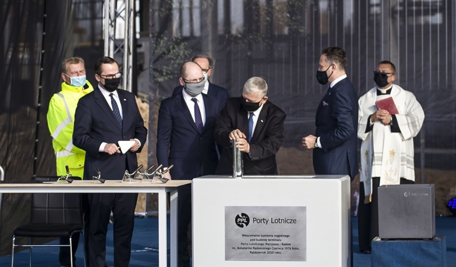 Radom: Wmurowanie kamienia węgielnego pod terminal lotniska Radom: Wmurowanie kamienia węgielnego pod terminal lotniska