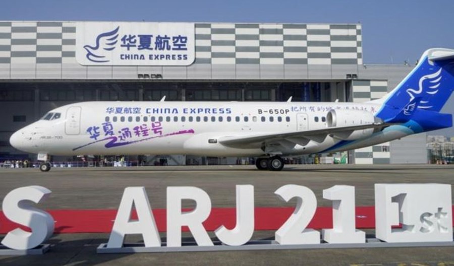 China Express odbierają pierwszy samolot ARJ21. COMAC zyska „swojego" przewoźnika China Express odbierają pierwszy samolot ARJ21. COMAC zyska „swojego" przewoźnika