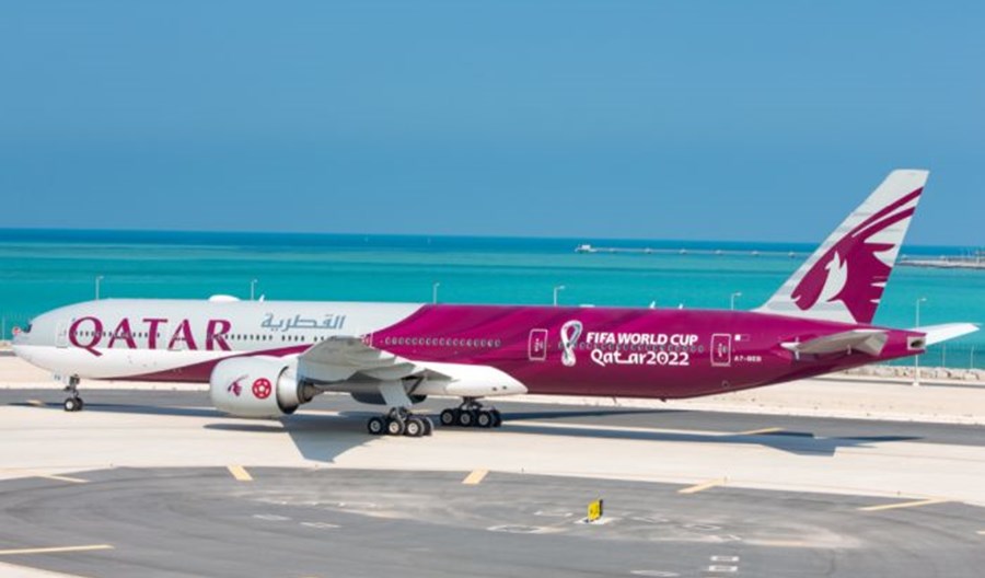 Qatar Airways zaprezentowały malowanie mundialowego B777-300ER Qatar Airways zaprezentowały malowanie mundialowego B777-300ER
