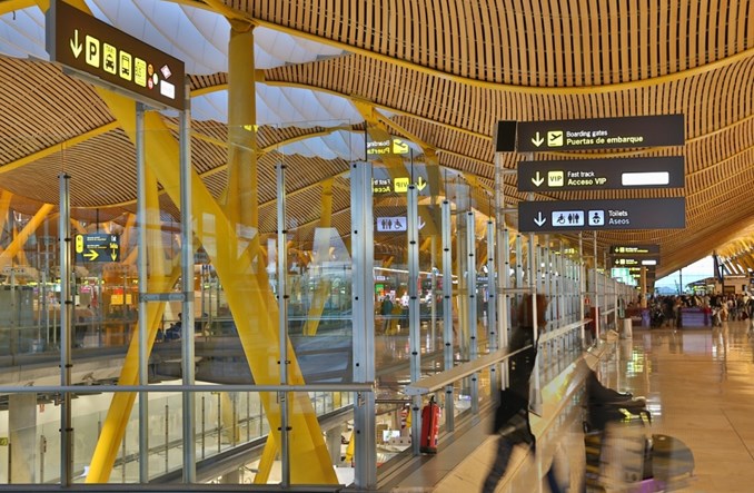 Na hiszpańskich lotniskach obowiązkowe testy na obecność Covid-19