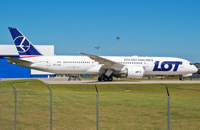 Nowe Dreamlinery LOT-u poczekają na dostawę... na pustyni