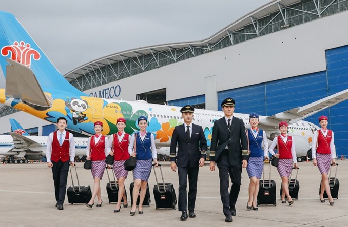 Pieluchy dla stewardess. Tak Chiny walczą z koronawirusem!
