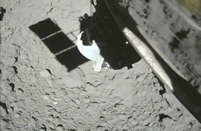 Sukces japońskiej sondy. Górnictwo kosmiczne coraz bliżej?