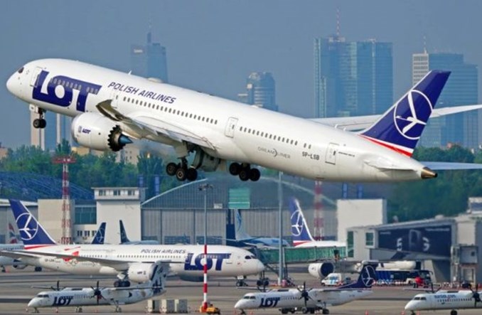 PAŻP: 56,4 proc. mniej operacji w 2020 roku na lotniskach w Polsce