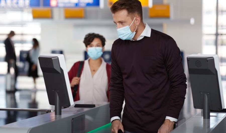 Lufthansa zakazuje od 1 lutego używania masek materiałowych i szali Lufthansa zakazuje od 1 lutego używania masek materiałowych i szali