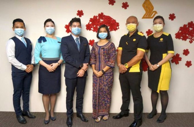 Singapore Airlines chwalą się rejsami z podwójnie zaszczepioną załogą