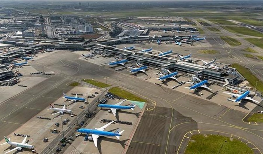 Amsterdam: Spadek liczby podróżnych o 83 proc. Duży wzrost cargo Amsterdam: Spadek liczby podróżnych o 83 proc. Duży wzrost cargo
