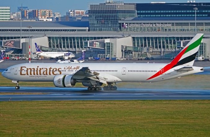 Emirates zwiększają liczbę lotów do Warszawy