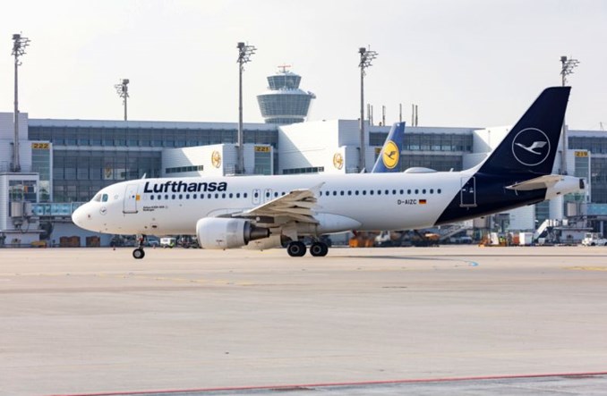 Lufthansa straciła 5,5 mld euro w 2020 roku i planuje oferowanie na poziomie 70 proc. 