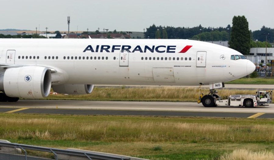 Paryż: Ekologia czy wandalizm? Aktywiści Greenpeace pomalowali boeinga Air France Paryż: Ekologia czy wandalizm? Aktywiści Greenpeace pomalowali boeinga Air France