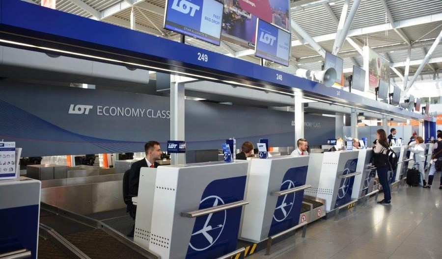 LOT: Zmiana procedury odprawy. Osobiście po odbiór kart pokładowych LOT: Zmiana procedury odprawy. Osobiście po odbiór kart pokładowych