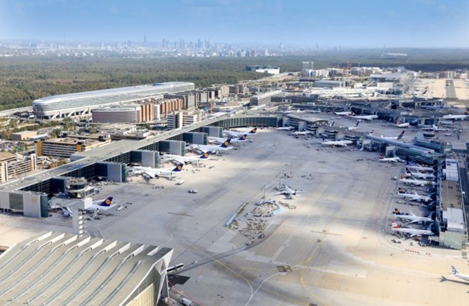 Największe lotnisko Niemiec odkłada otwarcie T3 i zlikwiduje 4000 miejsc pracy