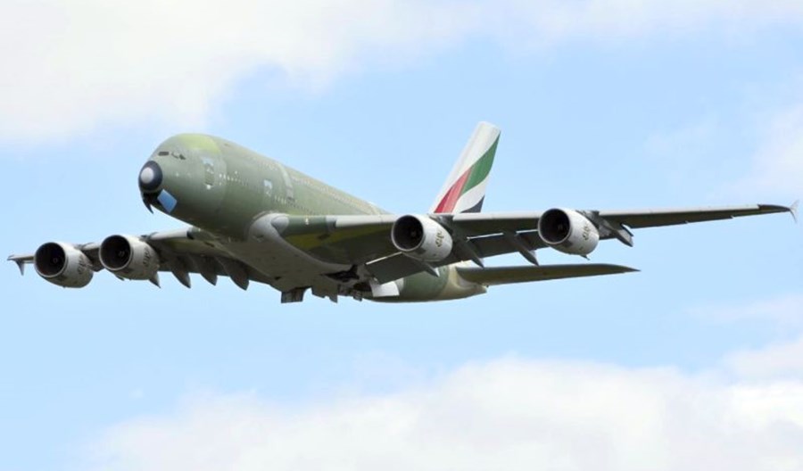 Ostatni A380 dla Emirates opuścił fabrykę w Tuluzie i poleciał do Hamburga Ostatni A380 dla Emirates opuścił fabrykę w Tuluzie i poleciał do Hamburga