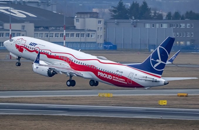 LOT poprawił punktualność lotów  