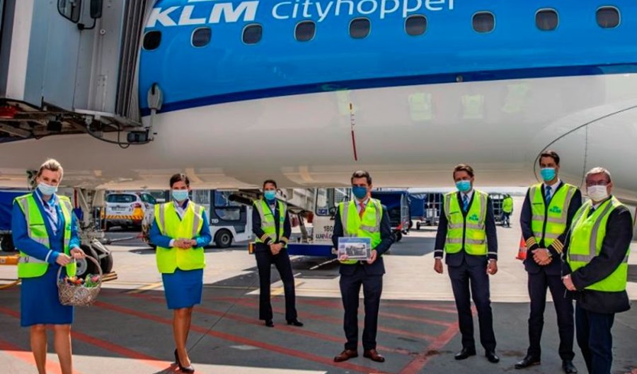 Tulipany na lotnisku Chopina. 65 lat lotów KLM między Polską i Holandią Tulipany na lotnisku Chopina. 65 lat lotów KLM między Polską i Holandią