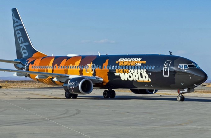 Boeing 737-900ER Alaska Airlines promuje edukację i równość rasową