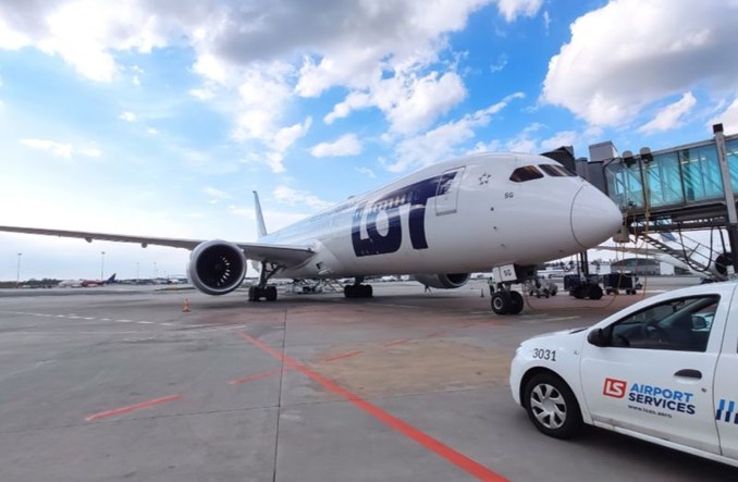 Dreamliner PLL LOT dostarczył sprzęt do Indii w ramach walki z pandemią