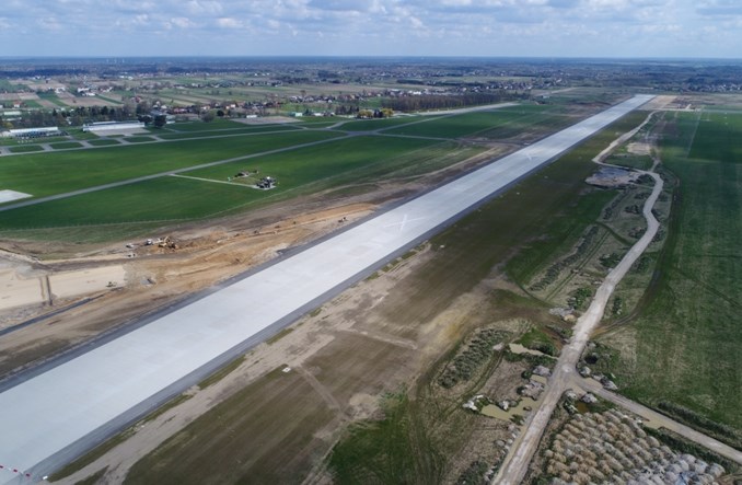 Lotnisko Warszawa-Radom ma już oświetlenie nawigacyjne 