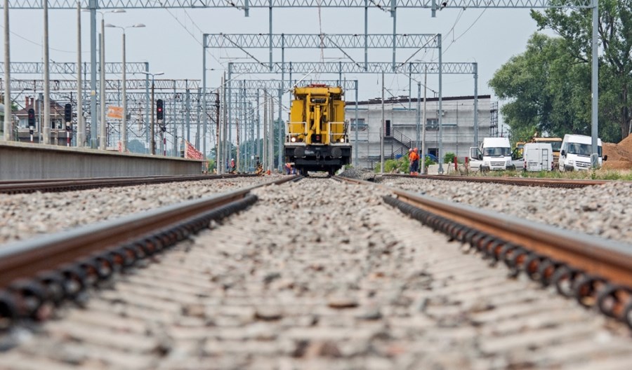 Nowa trasa kolejowa z Wrocławia do granicy z Czechami. Umowa na studium wykonalności Nowa trasa kolejowa z Wrocławia do granicy z Czechami. Umowa na studium wykonalności