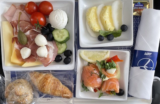 LOT: Nowe menu w ofercie pokładowej