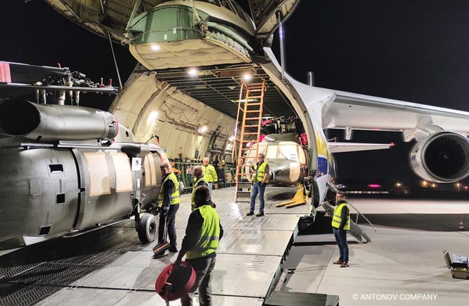 Antonow przewiózł pięć helikopterów Black Hawk z Rzeszowa na Filipiny