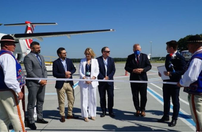 Ruszyły loty z Krakowa do Bydgoszczy. "Doskonała alternatywa dla podróży samochodem"