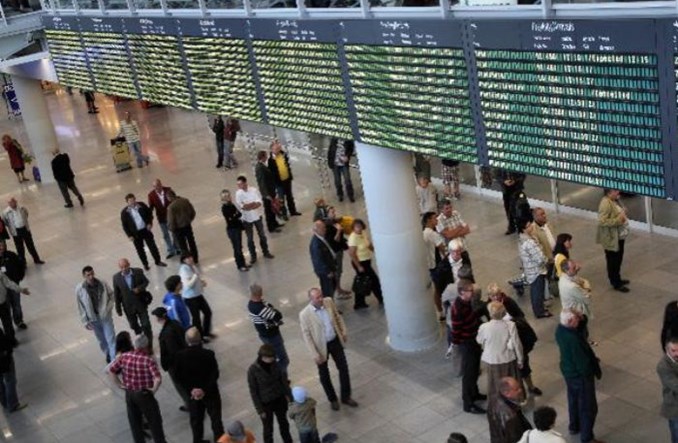 Nowoczesna ewakuacja – jak technologia zapewnia podróżnym bezpieczeństwo