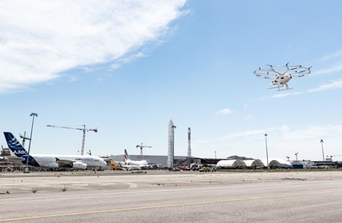 Volocopter 2X poleciał nad Paryżem. Latająca taksówka obsłuży gości IO 2024?