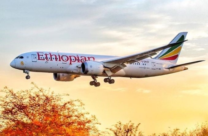 Kapłan Voodoo "oczyścił" Dreamlinera Ethiopian po uderzeniu pioruna 