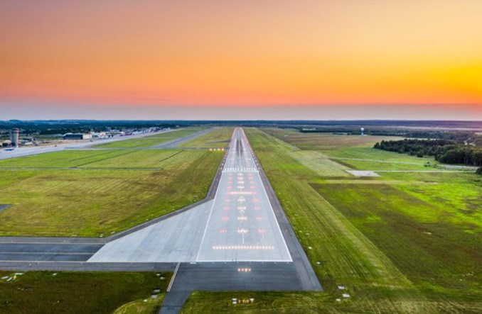 Coraz więcej podróżnych w Katowicach, cargo ciągle mocno w górę