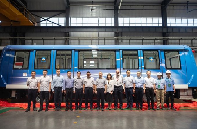 Pierwszy nowy pociąg Alstomu dotarł na lotnisko w Pekinie