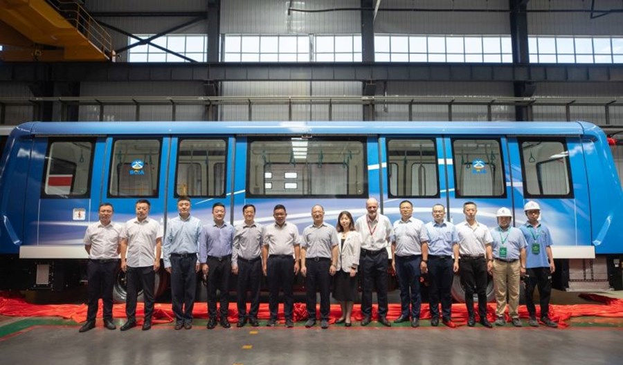 Pierwszy nowy pociąg Alstomu dotarł na lotnisko w Pekinie Pierwszy nowy pociąg Alstomu dotarł na lotnisko w Pekinie