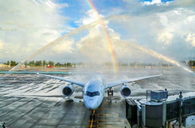 Tajlandia zmienia strategię walki z pandemią i otworzy kraj dla zaszczepionych turystów 